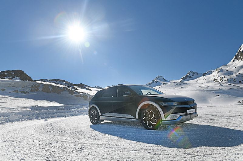 In de IONIQ 5 liggen vloermatten die gemaakt zijn van door Healthy Seas opgedoken visnetten. Die zijn na reiniging verwerkt tot ECONYL®-garen.