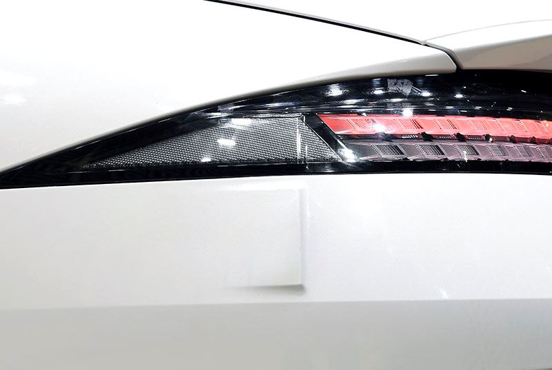 Slimme luchtstroomgeleiders aan weerszijden van de achterbumper van de IONIQ 6 verminderen de luchtweerstand. 