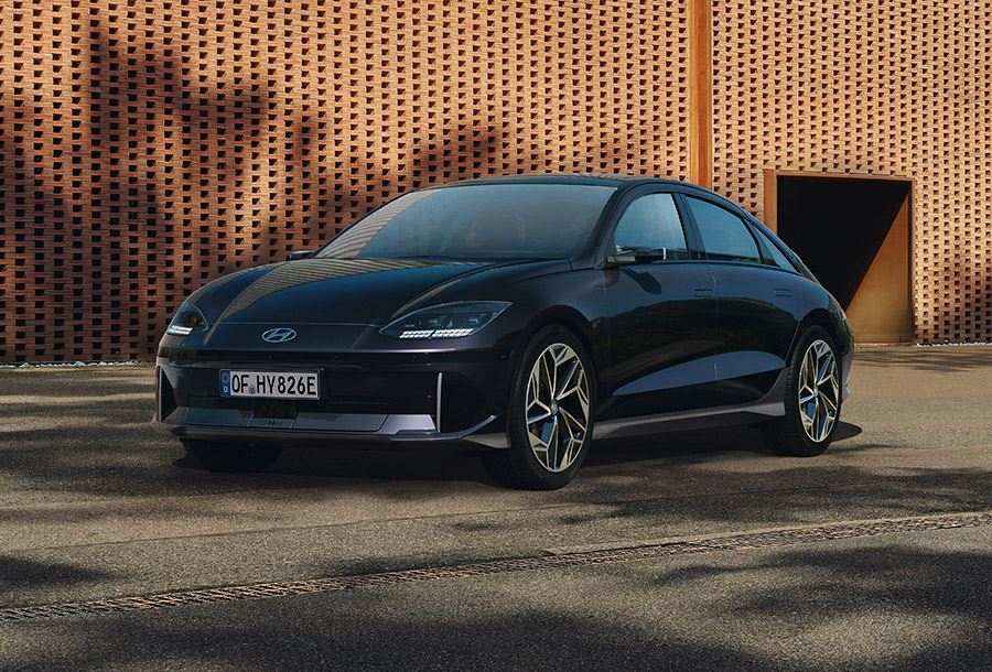 De Hyundai IONIQ 6 is verkrijgbaar met keuze uit twee batterijpakketten en achterwiel- of vierwielaandrijving.