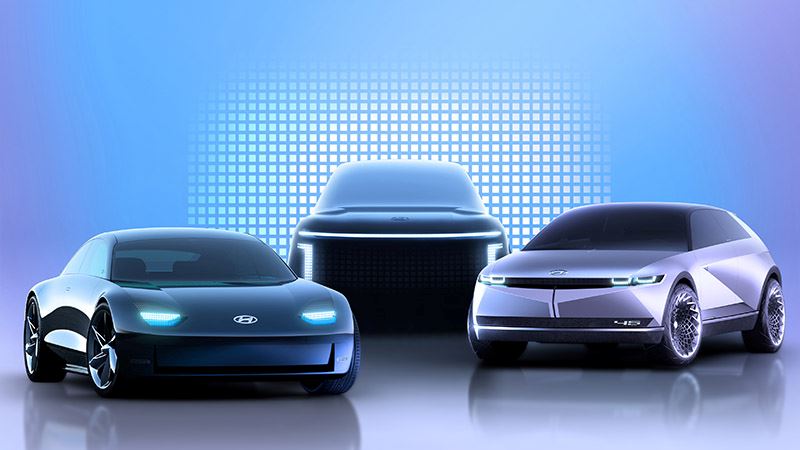 De studiemodellen van de IONIQ 5, IONIQ 6 en IONIQ 7 op een rij.