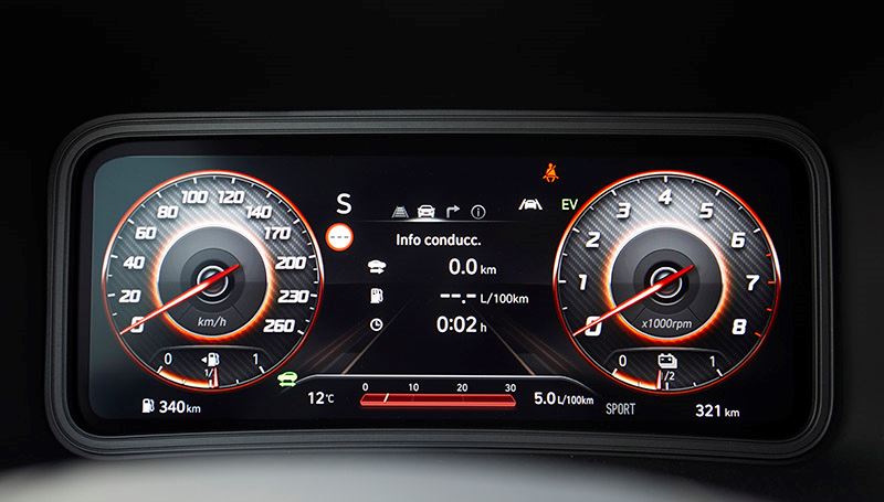 In de Sportstand wordt de aandrijflijn iets alerter en verandert het instrumentarium van de Hyundai KONA Hybrid van blauw/wit naar zwart/rood.