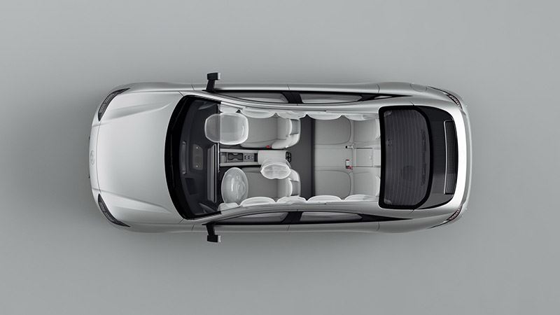 De Hyundai IONIQ 6 is standaard uitgerust met zeven airbags, waaronder een airbag tussen de twee voorstoelen.