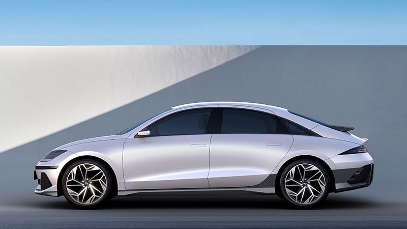De Hyundai IONIQ 6 heeft een riant rijbereik, namelijk 614 kilometer.