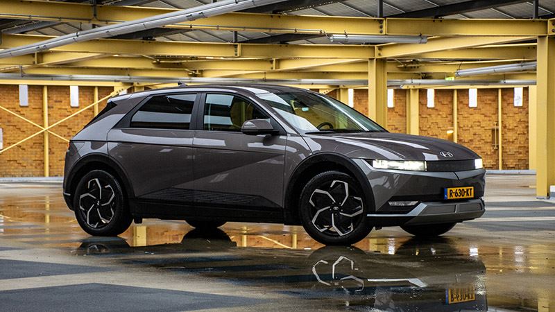 De nieuwe functie Smart Frequency Dampers verhoogt de rijeigenschappen en daarmee het rijcomfort van de Hyundai IONIQ 5.