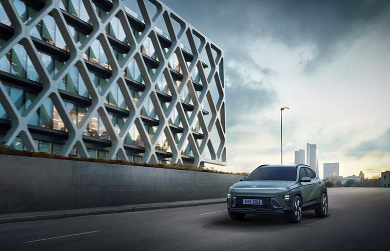 De nieuwe Hyundai KONA is groot, ruim, luxe en modern en trekt bovendien de aandacht met zeer scherpe prijzen.