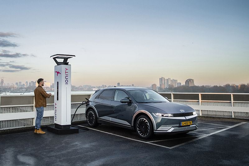Charge myHyundai-gebruikers hebben toegang tot IONITY, Europa’s krachtigste laadnetwerk voor elektrische auto’s.