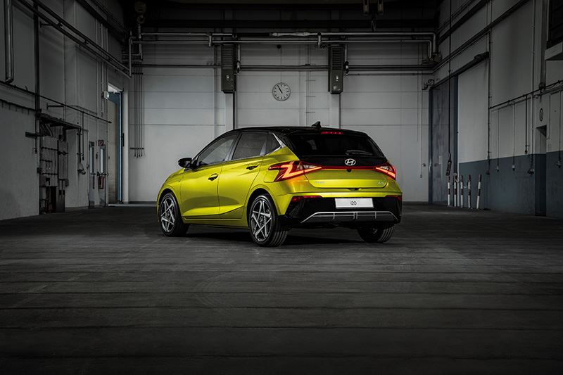 De vernieuwde Hyundai i20 krijgt opvallende Z-vormige LED-achterlichten.
