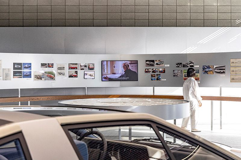 De tentoonstelling ‘PONY, the timeless’ in Hyundai Motorstudio Seoul geeft de reis weer die de Pony de afgelopen vijftig jaar heeft afgelegd.