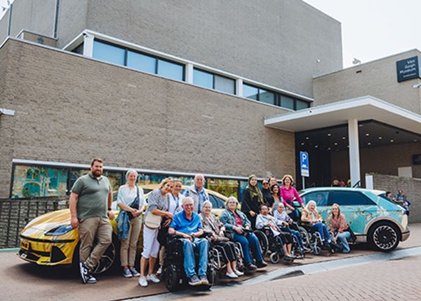 Hyundai en het Van Gogh Museum bezorgen ouderen een onvergetelijke dag