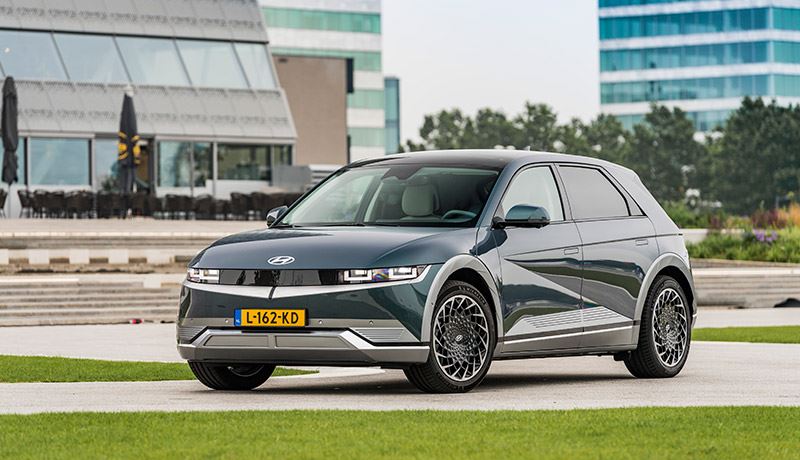 Voor de IONIQ 5 gebruikt Hyundai milieuvriendelijke verven en materialen zoals gerecyclede plastic flessen en dierlijke oliën.