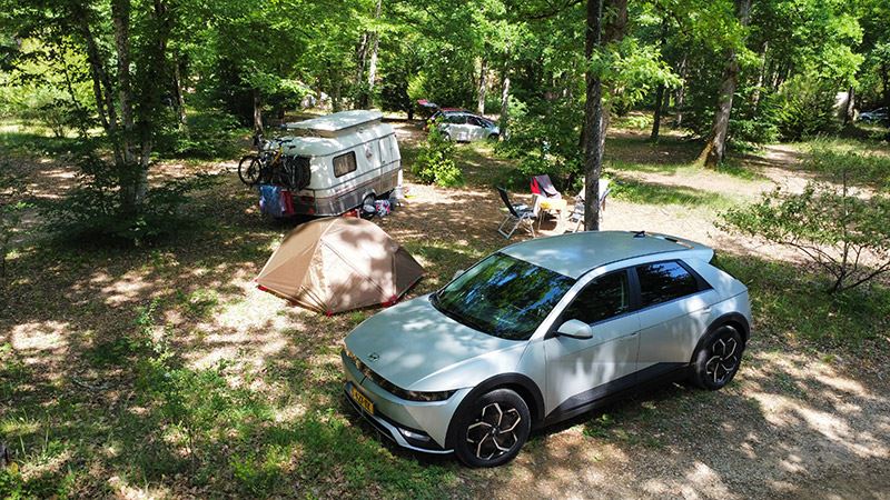 Met een elektrische auto en een caravan naar de camping in Frankrijk: een peulenschil voor de Hyundai IONIQ 5.