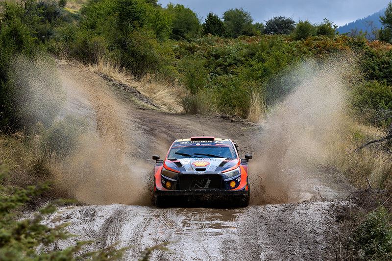 Dani Sordo in actie in de Rally van Griekenland. De rallyrijder van Hyundai Motorsport finishte als derde.