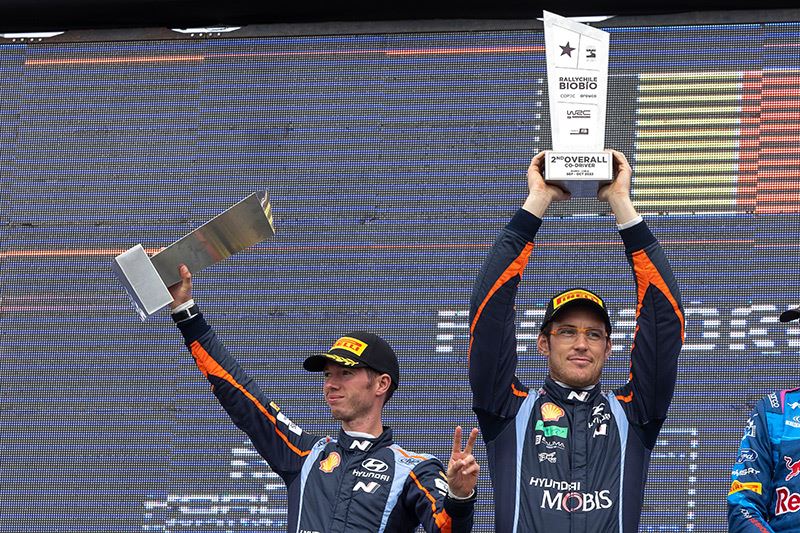 In de Rally van Chili finishten Thierry Neuville (rechts) en navigator Martijn Wydaeghe knap als tweede.