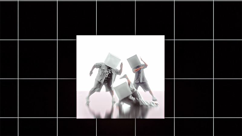 In de film Pixel by Pixel van Hyundai nemen dansers, verkleed als pixels, de kijker mee terug in de tijd.