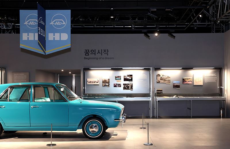 Een gerestaureerde Cortina. Hyundai begon zijn activiteiten ooit met de assemblage van dit model in zijn fabriek in Ulsan.