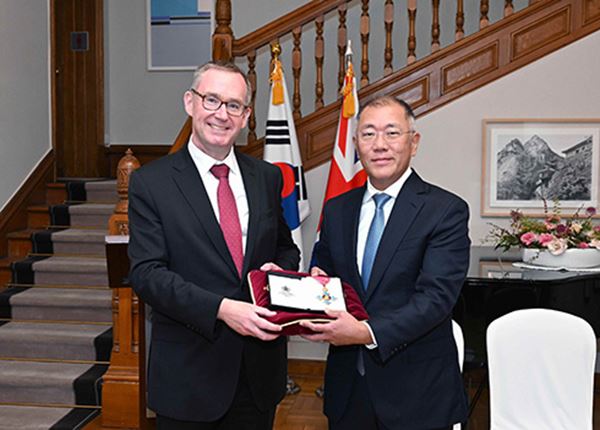 Britse koninklijke onderscheiding voor Executive Chair van Hyundai Motor Group