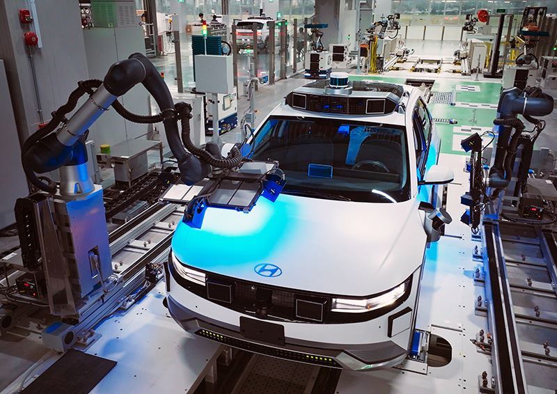 De IONIQ 5-robotaxi is een van de modellen die van de band rollen in Hyundai Motor Group Innovation Centre Singapore.
