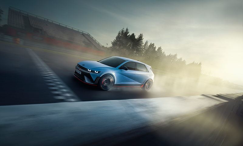 De 100% elektrische sportauto Hyundai IONIQ 5 N is door TopGear uitgeroepen tot Auto van het Jaar 2023.