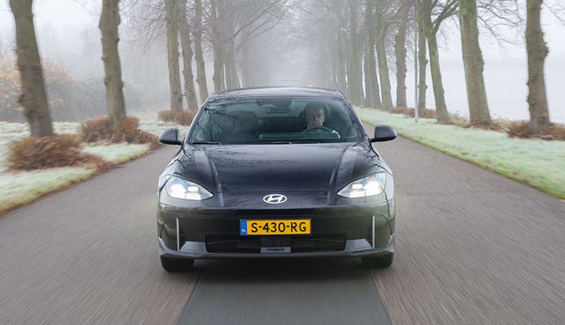 Het automagazine Auto Review heeft de volledig elektrische Hyundai IONIQ 6 uitgeroepen tot Auto van het Jaar 2023.