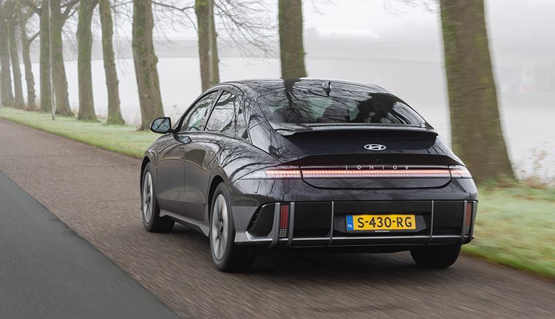 Het automagazine Auto Review heeft de volledig elektrische Hyundai IONIQ 6 uitgeroepen tot Auto van het Jaar 2023.