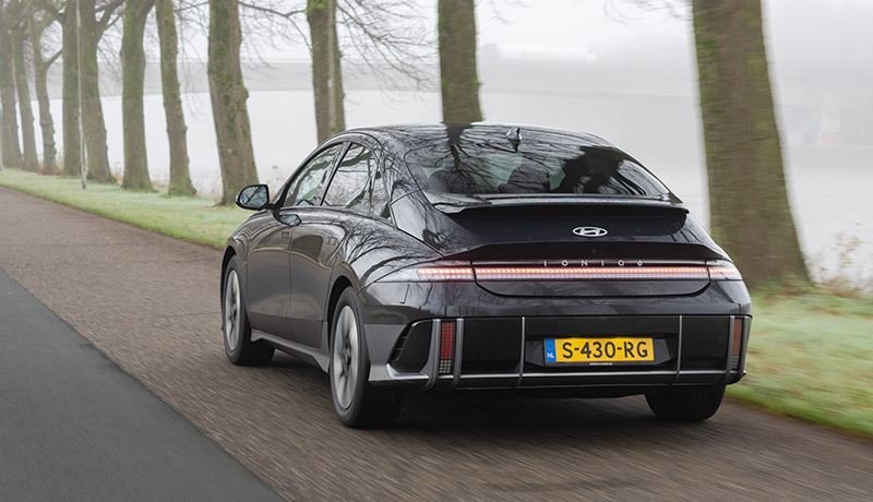 Het automagazine Auto Review heeft de volledig elektrische Hyundai IONIQ 6 uitgeroepen tot Auto van het Jaar 2023.