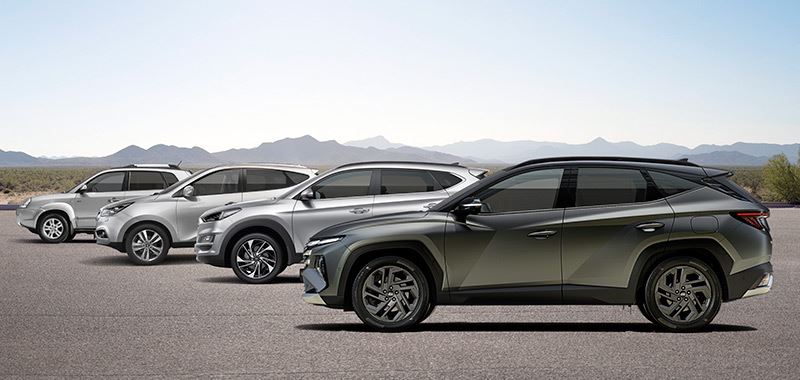 Vier generaties van de Hyundai TUCSON.