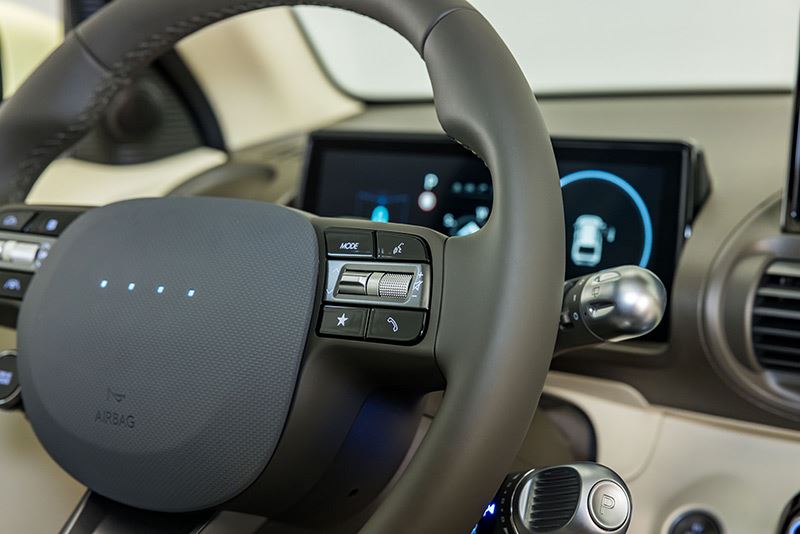 Het stuurwiel in de Hyundai INSTER is – vrij uniek voor dit segment – zowel verticaal als axiaal verstelbaar.