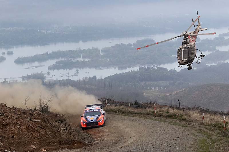 Thierry Neuville en navigator Martijn Wydaeghe in actie in de Rally van Chili.