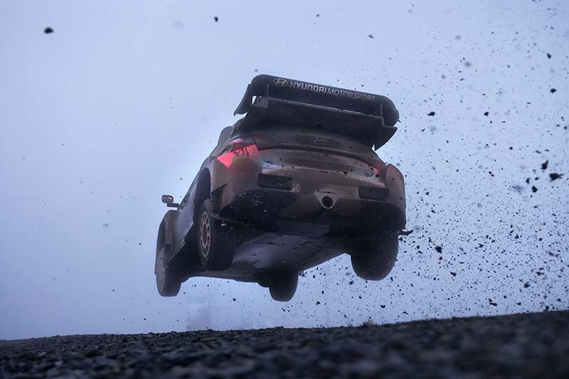 De Rally van Chili werd gekenmerkt door uitdagende omstandigheden, waaronder modder en dichte mist.