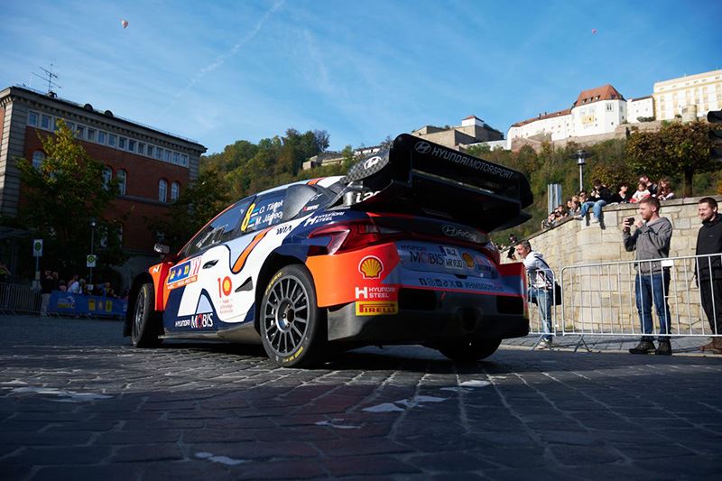 Ott Tänak liet de concurrentie achter zich in de Rally Central Europe.