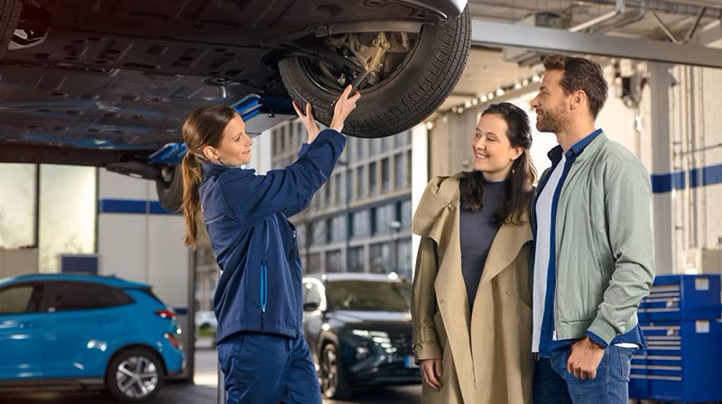 Jouw Hyundai-dealer staat altijd voor je klaar. Of het nu om groot of klein onderhoud, APK, een autoverzekering, schadeherstel of directe hulp bij een lekke band gaat.