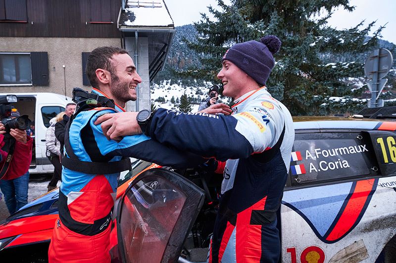 Adrien Fourmaux (rechts) en Alexandre Coria, de nieuwelingen bij Hyundai Motorsport.