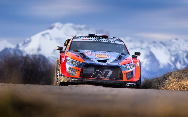 Adrian Fourmaux op weg naar een knappe derde plaats in de Rally van Monte Carlo.