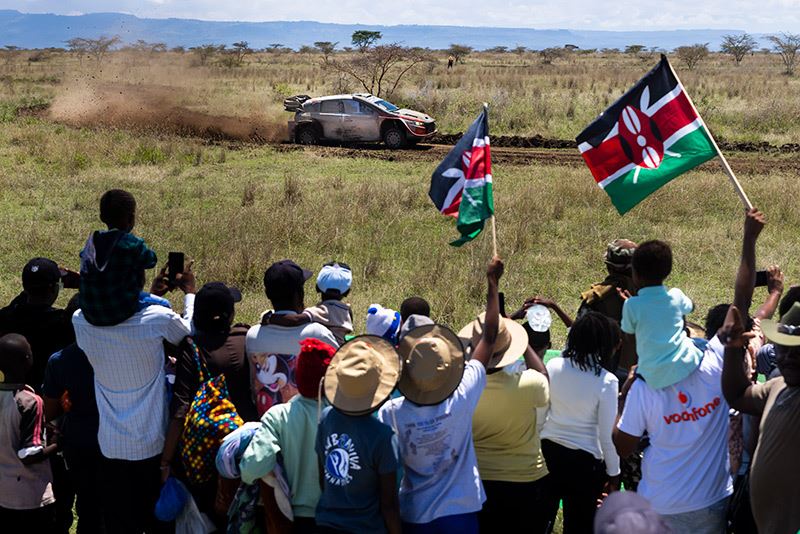 De publieke belangstelling was groot in de Safari Rally Kenia.