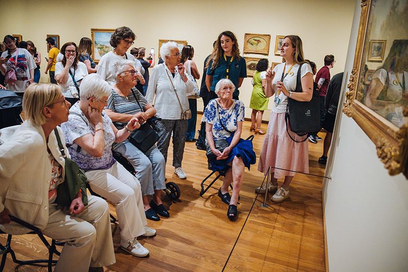 Hyundai Nederland nodigde in samenwerking met het Van Gogh Museum ouderen van zorginstelling Cordaan en van Dynamo Amsterdam uit voor een inspirerende middag vol cultuur, beleving en contact (foto Jelle Draper).