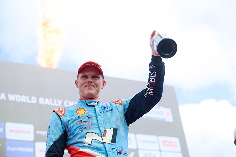 Rallyrijder Ott Tänak van Hyundai Motorsport is de nieuwe leider in de stand om het wereldkampioenschap rallyrijden.