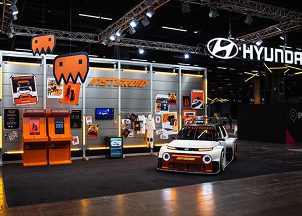 Hyundai met vette INSTEROID retro arcadegame op gamescom 2025