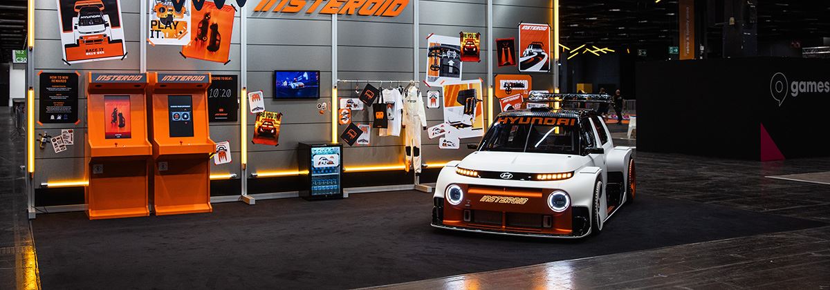 Hyundai met vette INSTEROID retro arcadegame op Gamescom 2025