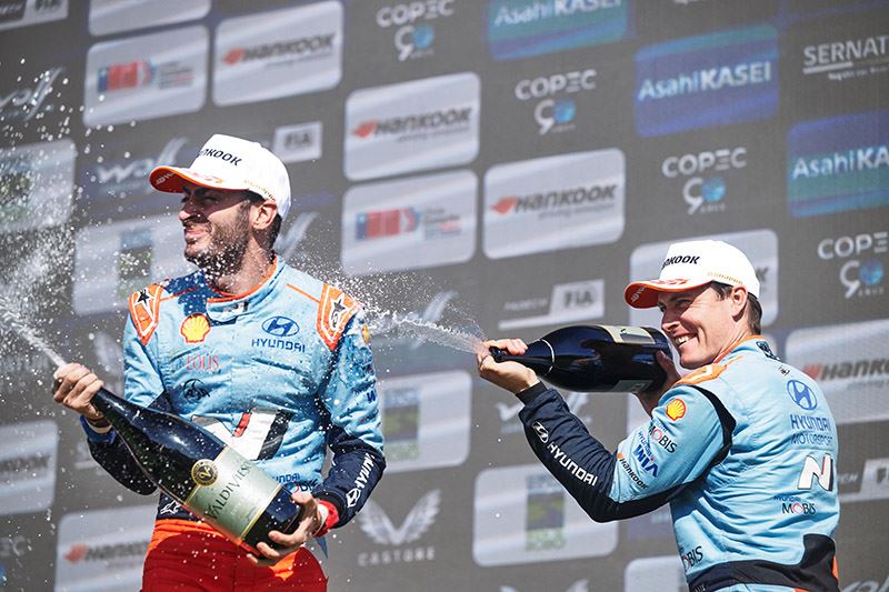Adrien Fourmaux en Alexandre Coria van Hyundai Motorsport finishten vieren hun derde plaats in de Rally van Chili.