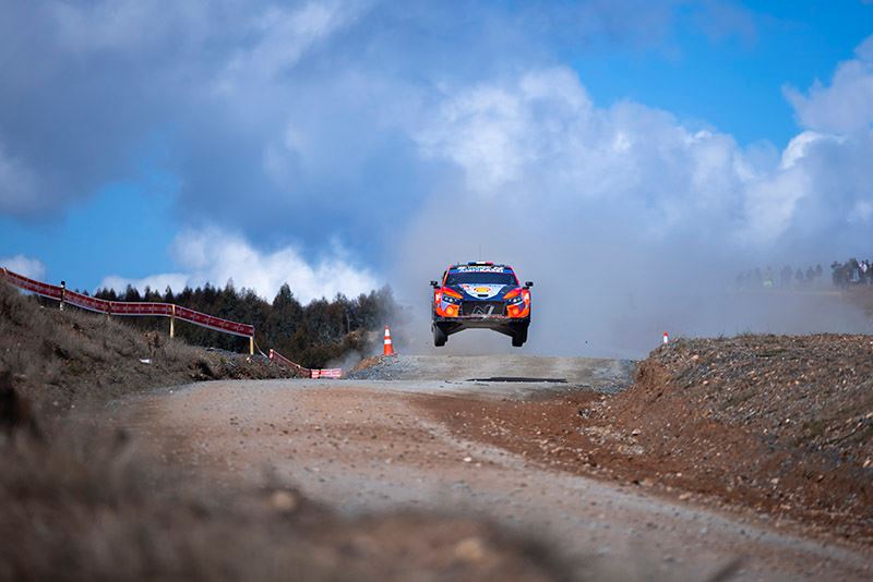 Adrien Fourmaux en zijn copiloot Alexandre Coria van Hyundai Motorsport finishten als derde in de Rally van Chili.