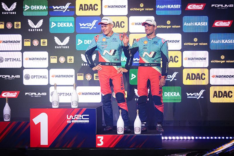 Ott Tänak en zijn navigator Martin Järveoja van Hyundai Motorsport finishten als derde in de Central European Rally.