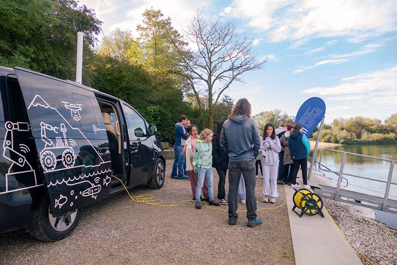 Hyundai en Healthy Seas leren scholieren hoe innovatie en natuur hand in hand gaan.