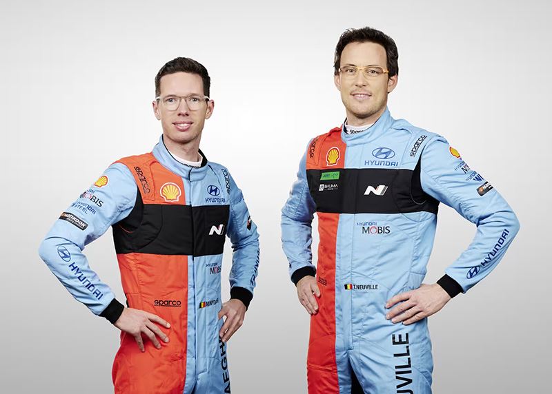 Thierry Neuville (rechts) en zijn navigator Martijn Wydaeghe.