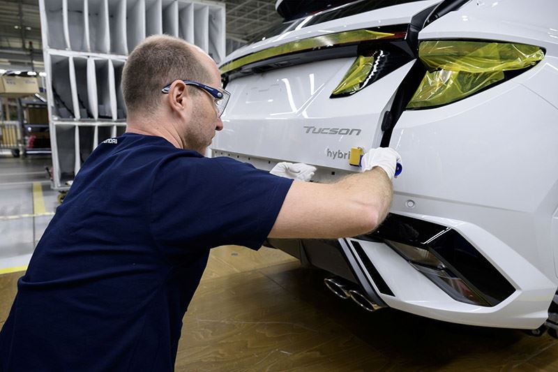 Het vijf miljoenste exemplaar dat in de Hyundai-fabriek in Tsjechië van de band rolde was een TUCSON Hybrid.
