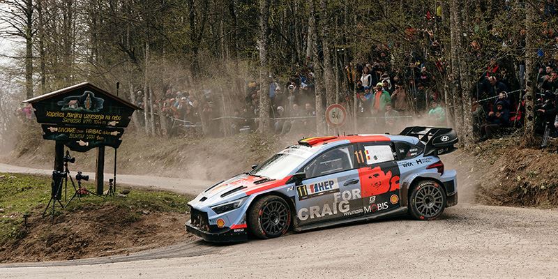 Thierry Neuville was dichtbij de overwinning in de Rally van Kroatië, maar schade aan de ophanging dwong hem op de slotdag tot opgave.