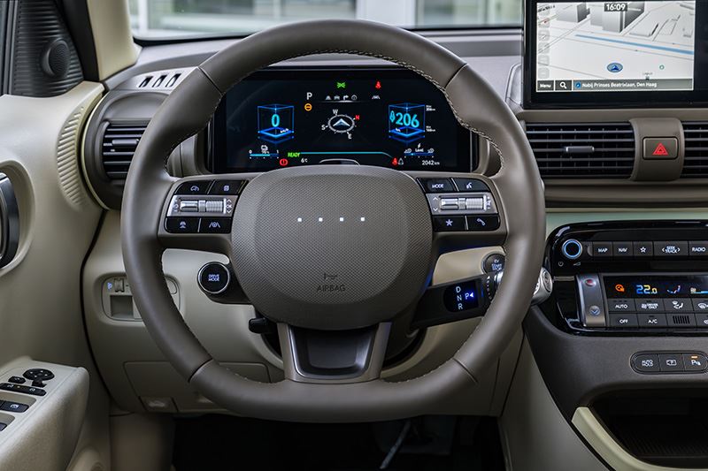 Het 10,25-inch infotainmentscherm en de Bluelink-connectiviteit in de Hyundai INSTER zorgen ervoor dat alles logisch en intuïtief werkt.