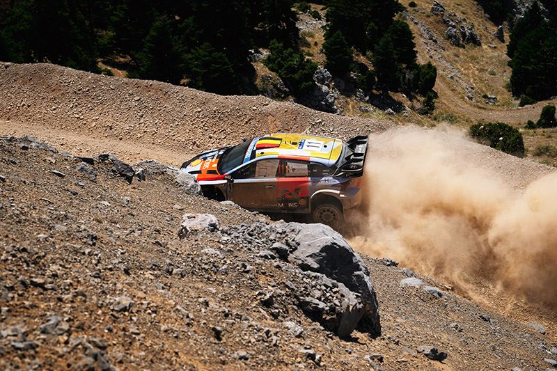 Thierry Neuville en Martijn Wydaeghe in actie in de Rally van Griekenland.