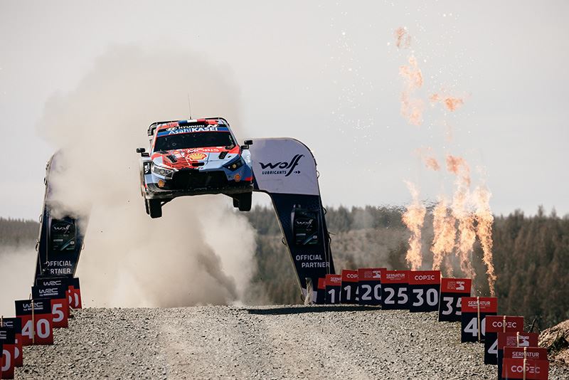 Adrien Fourmaux zoekt het hogerop in de Rally van Chili.