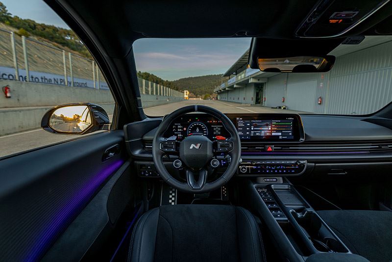 De cockpit van de Hyundai IONIQ 6 N.