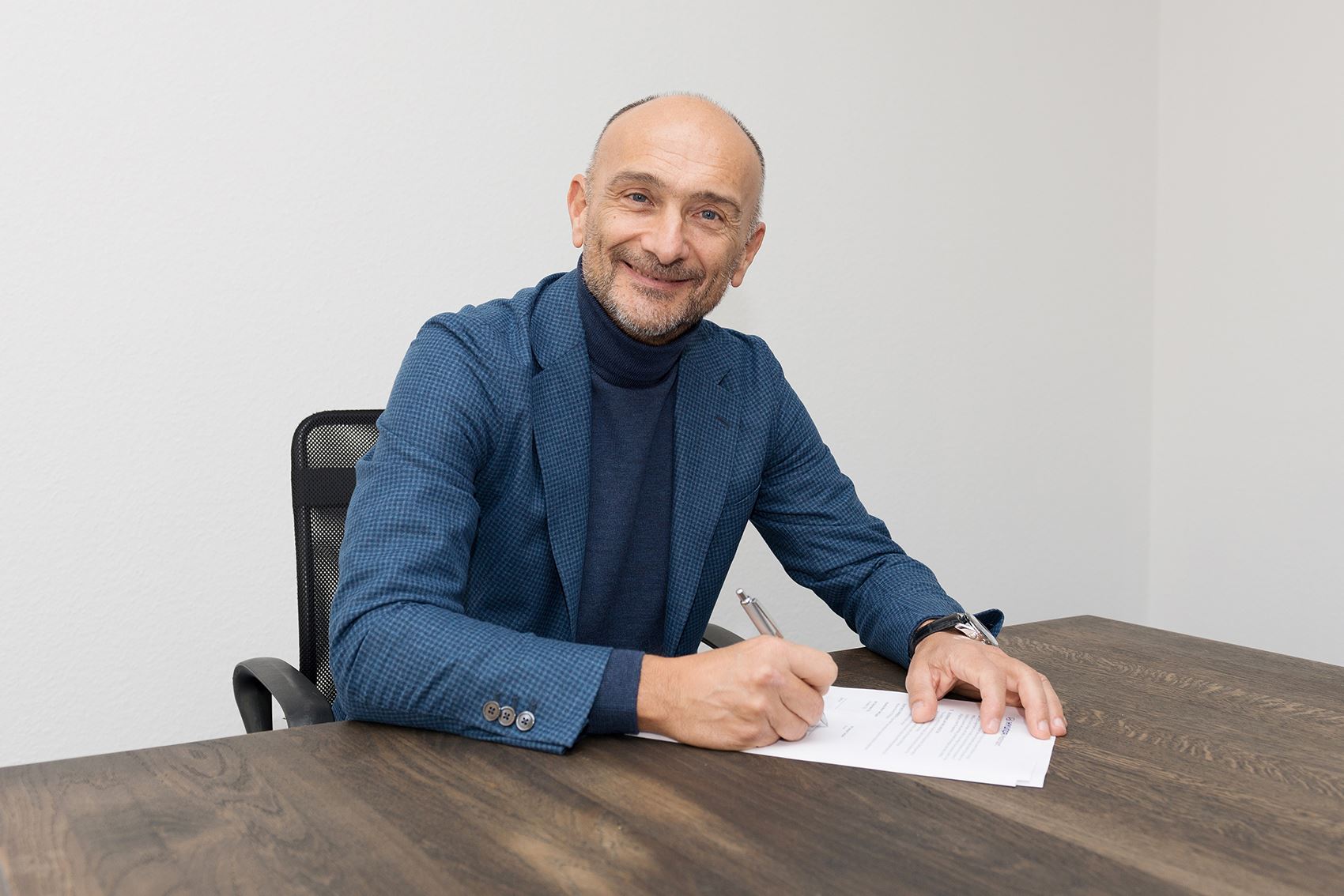 Toerwagenlegende Gabriele Tarquini tekent als testrijder van Hyundai.